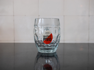 Pivní sklo 0,5l s logem